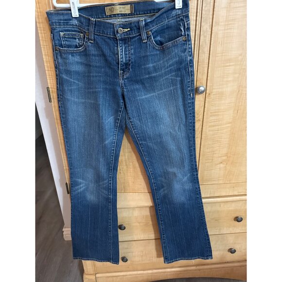 Old Navy Womens Low Waist Boot-Cut Jeans Size 8 Long 31 inseam - Picture 2 of 5